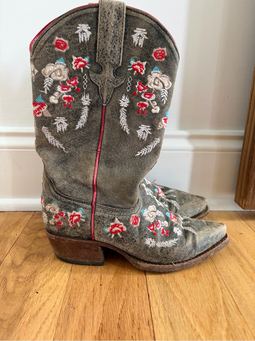 Macie Bean Girls Floral Embroidered Cowgirl Boots Size 1